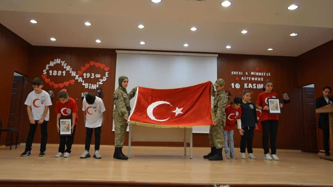 10 Kasım Atatürk'ü Anma Günü Çelenk sunma töreni ve Anma programı Yapıldı.